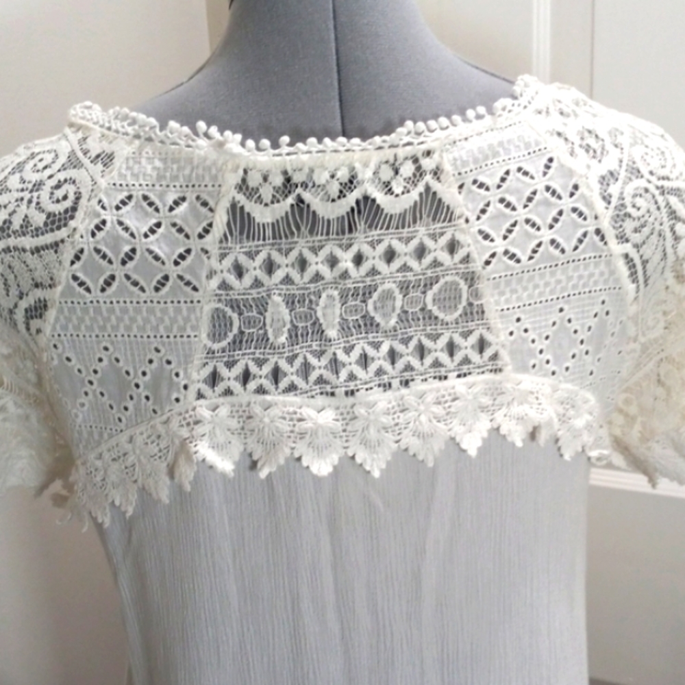 My Michelle Sz Med White Cropped lace Top - Picture 3 of 7
